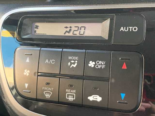 ホンダ Ｎ ＢＯＸ カスタム G Lパッケージ 三重県 2013(平25)年 6.9万km プレミアムホワイトパール (株)IDOMが運営する【じしゃロン四日市店】の自社ローン専用車両になります。こちらは現金またはオートローンご利用時の価格です。自社ローンご希望の方は別途その旨お申付け下さい/社外SDナビ（CD/DVD/AM/FM）/パドルシフト/片側パワースライド/バックカメラ/ワンセグTV/ETC/純正14インチAW/キセノンライト/ベンチシート