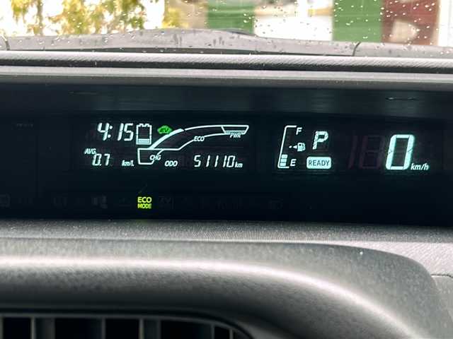 トヨタ アクア G G’s 千葉県 2014(平26)年 5.2万km ライムホワイトパールクリスタルシャイン ナビ　ＮＳＺＮ－Ｗ６４Ｔ　バックカメラ　Ｂｔ　ＣＤ　ＤＶＤ　ＵＳＢ　ＥＴＣ　前後ドラレコ　純正フロアマット　スマートキー プッシュスタート　電格ミラー　純正１７インチＡＷ　盗難防止機能装置