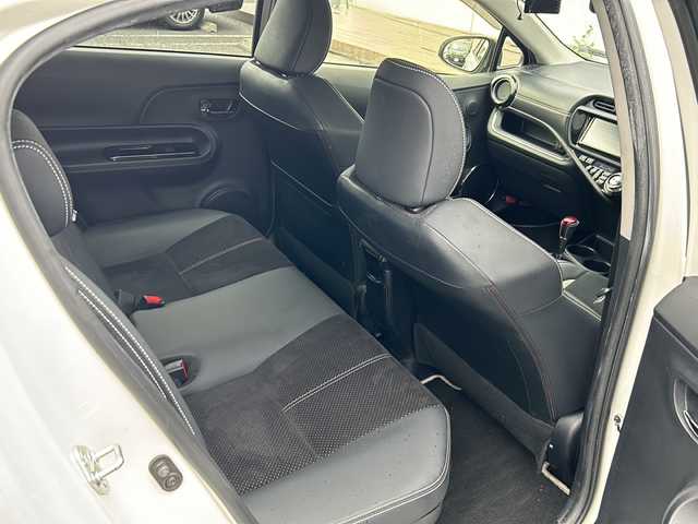 トヨタ アクア G G’s 千葉県 2014(平26)年 5.2万km ライムホワイトパールクリスタルシャイン ナビ　ＮＳＺＮ－Ｗ６４Ｔ　バックカメラ　Ｂｔ　ＣＤ　ＤＶＤ　ＵＳＢ　ＥＴＣ　前後ドラレコ　純正フロアマット　スマートキー プッシュスタート　電格ミラー　純正１７インチＡＷ　盗難防止機能装置