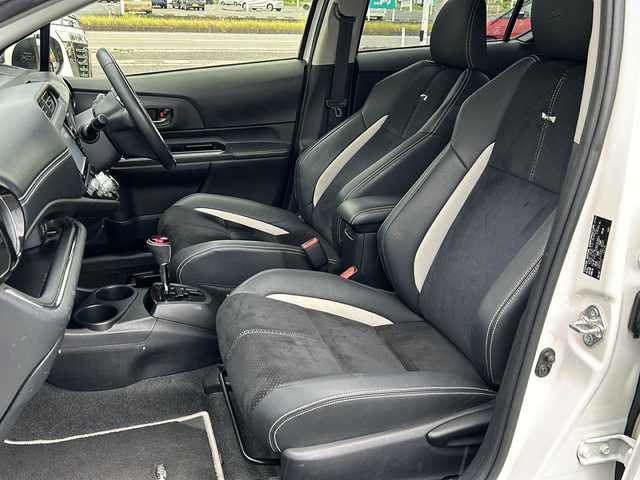 トヨタ アクア G G’s 千葉県 2014(平26)年 5.2万km ライムホワイトパールクリスタルシャイン ナビ　ＮＳＺＮ－Ｗ６４Ｔ　バックカメラ　Ｂｔ　ＣＤ　ＤＶＤ　ＵＳＢ　ＥＴＣ　前後ドラレコ　純正フロアマット　スマートキー プッシュスタート　電格ミラー　純正１７インチＡＷ　盗難防止機能装置