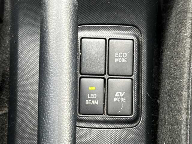 トヨタ アクア G G’s 千葉県 2014(平26)年 5.2万km ライムホワイトパールクリスタルシャイン ナビ　ＮＳＺＮ－Ｗ６４Ｔ　バックカメラ　Ｂｔ　ＣＤ　ＤＶＤ　ＵＳＢ　ＥＴＣ　前後ドラレコ　純正フロアマット　スマートキー プッシュスタート　電格ミラー　純正１７インチＡＷ　盗難防止機能装置