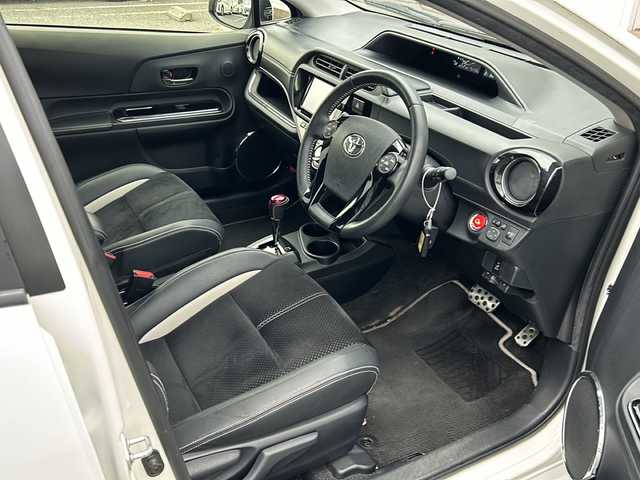 トヨタ アクア G G’s 千葉県 2014(平26)年 5.2万km ライムホワイトパールクリスタルシャイン ナビ　ＮＳＺＮ－Ｗ６４Ｔ　バックカメラ　Ｂｔ　ＣＤ　ＤＶＤ　ＵＳＢ　ＥＴＣ　前後ドラレコ　純正フロアマット　スマートキー プッシュスタート　電格ミラー　純正１７インチＡＷ　盗難防止機能装置