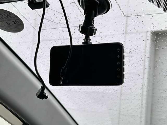 トヨタ アクア G G’s 千葉県 2014(平26)年 5.2万km ライムホワイトパールクリスタルシャイン ナビ　ＮＳＺＮ－Ｗ６４Ｔ　バックカメラ　Ｂｔ　ＣＤ　ＤＶＤ　ＵＳＢ　ＥＴＣ　前後ドラレコ　純正フロアマット　スマートキー プッシュスタート　電格ミラー　純正１７インチＡＷ　盗難防止機能装置