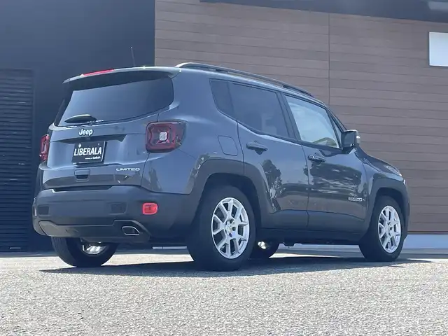クライスラー・ジープ ジープ レネゲード リミテッド 宮崎県 2021(令3)年 2.9万km グレー 純正ナビ/・Bluetooth /・フルセグTV/・USB/・AM/・FM/ETC2.0/前後ドライブレコーダー/ブラインドスポットモニター/バックカメラ/革巻きステアリング/ステアリングリモコン/アダプティブクルーズコントロール/ステアリングヒーター/レザーシート/前席シートヒーター /前席パワーシート/レーンキープアシスト/純正LEDヘッドライト/フロントフォグランプ/オートライト/ハイビームアシスト/アイドリングストップ/純正フロアマット/純正17インチアルミ