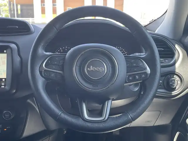 クライスラー・ジープ ジープ レネゲード リミテッド 宮崎県 2021(令3)年 2.9万km グレー 純正ナビ/・Bluetooth /・フルセグTV/・USB/・AM/・FM/ETC2.0/前後ドライブレコーダー/ブラインドスポットモニター/バックカメラ/革巻きステアリング/ステアリングリモコン/アダプティブクルーズコントロール/ステアリングヒーター/レザーシート/前席シートヒーター /前席パワーシート/レーンキープアシスト/純正LEDヘッドライト/フロントフォグランプ/オートライト/ハイビームアシスト/アイドリングストップ/純正フロアマット/純正17インチアルミ