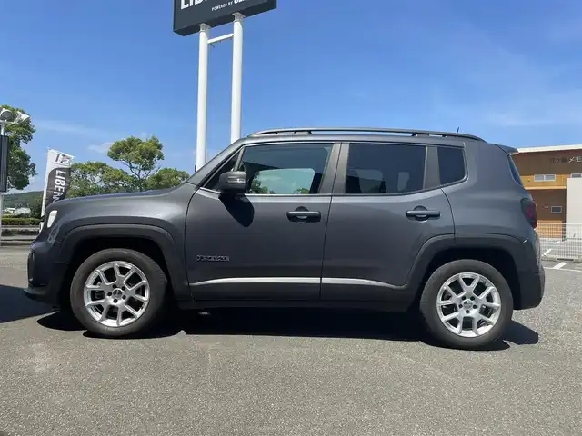 クライスラー・ジープ ジープ レネゲード リミテッド 宮崎県 2021(令3)年 2.9万km グレー 純正ナビ/・Bluetooth /・フルセグTV/・USB/・AM/・FM/ETC2.0/前後ドライブレコーダー/ブラインドスポットモニター/バックカメラ/革巻きステアリング/ステアリングリモコン/アダプティブクルーズコントロール/ステアリングヒーター/レザーシート/前席シートヒーター /前席パワーシート/レーンキープアシスト/純正LEDヘッドライト/フロントフォグランプ/オートライト/ハイビームアシスト/アイドリングストップ/純正フロアマット/純正17インチアルミ