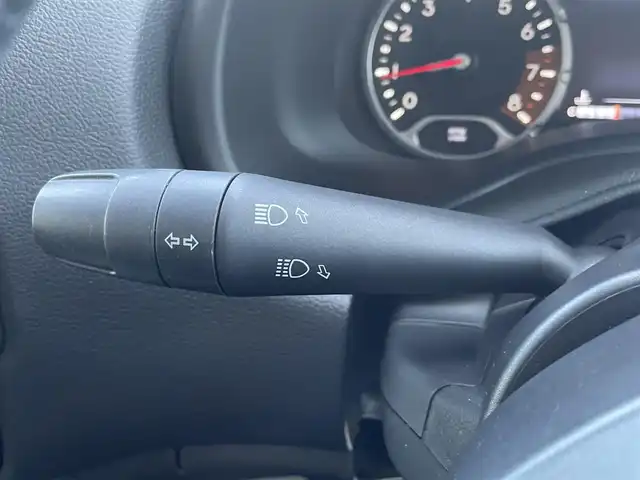 クライスラー・ジープ ジープ レネゲード リミテッド 宮崎県 2021(令3)年 2.9万km グレー 純正ナビ/・Bluetooth /・フルセグTV/・USB/・AM/・FM/ETC2.0/前後ドライブレコーダー/ブラインドスポットモニター/バックカメラ/革巻きステアリング/ステアリングリモコン/アダプティブクルーズコントロール/ステアリングヒーター/レザーシート/前席シートヒーター /前席パワーシート/レーンキープアシスト/純正LEDヘッドライト/フロントフォグランプ/オートライト/ハイビームアシスト/アイドリングストップ/純正フロアマット/純正17インチアルミ