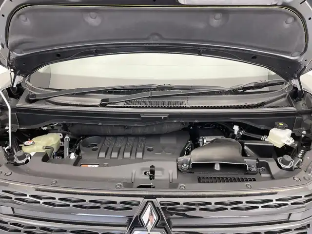 三菱 デリカＤ：５ ブラックエディション 滋賀県 2025(令7)年 0.1千km グラファイトグレーメタリック/ブラックマイカ 登録済未使用車/ALPINEデリカD:5専用11型ナビゲーション/【Bluetooth/CD/DVD/HDMI//AppleCarPlay/AndroidAuto/フルセグTV）/後席用モニター取付パッケージ/電動サイドステップレス/マルチアラウンドモニター/ダイアモンドステッチ入ブラック革シート/パワーシート/シートヒーター/ステアリングヒーター/e-アシスト/・衝突被害軽減ブレーキ/・車線逸脱警報/・レーダークルーズコントロール/・オートマチックハイビーム/・誤発進抑制機能/・後側方車両検知警報/・後退時車両検知警報/両側パワースライドドア/パワーバックドア/LEDヘッドライト/ブラック塗装アルミホイール