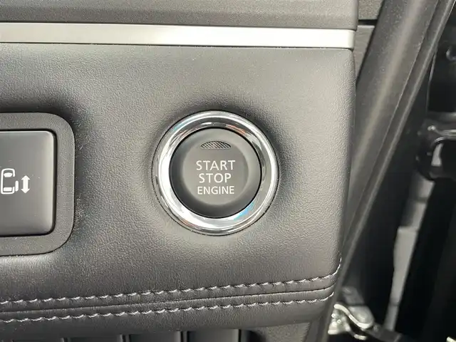 三菱 デリカＤ：５ ブラックエディション 滋賀県 2025(令7)年 0.1千km グラファイトグレーメタリック/ブラックマイカ 登録済未使用車/ALPINEデリカD:5専用11型ナビゲーション/【Bluetooth/CD/DVD/HDMI//AppleCarPlay/AndroidAuto/フルセグTV）/後席用モニター取付パッケージ/電動サイドステップレス/マルチアラウンドモニター/ダイアモンドステッチ入ブラック革シート/パワーシート/シートヒーター/ステアリングヒーター/e-アシスト/・衝突被害軽減ブレーキ/・車線逸脱警報/・レーダークルーズコントロール/・オートマチックハイビーム/・誤発進抑制機能/・後側方車両検知警報/・後退時車両検知警報/両側パワースライドドア/パワーバックドア/LEDヘッドライト/ブラック塗装アルミホイール