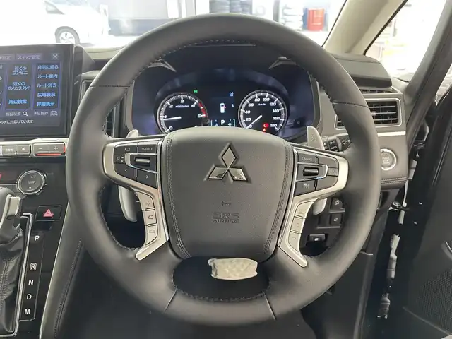 三菱 デリカＤ：５ ブラックエディション 滋賀県 2025(令7)年 0.1千km グラファイトグレーメタリック/ブラックマイカ 登録済未使用車/ALPINEデリカD:5専用11型ナビゲーション/【Bluetooth/CD/DVD/HDMI//AppleCarPlay/AndroidAuto/フルセグTV）/後席用モニター取付パッケージ/電動サイドステップレス/マルチアラウンドモニター/ダイアモンドステッチ入ブラック革シート/パワーシート/シートヒーター/ステアリングヒーター/e-アシスト/・衝突被害軽減ブレーキ/・車線逸脱警報/・レーダークルーズコントロール/・オートマチックハイビーム/・誤発進抑制機能/・後側方車両検知警報/・後退時車両検知警報/両側パワースライドドア/パワーバックドア/LEDヘッドライト/ブラック塗装アルミホイール