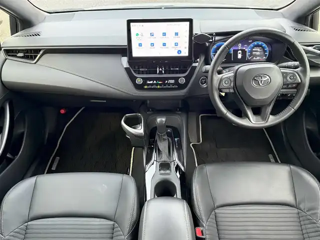 トヨタ カローラツーリング ハイブリッド ダブルバイビー 愛知県 2023(令5)年 1.9万km プラチナホワイトパールマイカ ディーラー整備記録簿R6.R7//ワンオーナー//純正10.5インチナビ/フルセグ/BT/Miracast/USB//前席シートヒーター//ステアリングヒーター//トヨタセーフティセンス/・プリクラッシュセーフティー/・レーンディーパーチャーアラート/・ブラインドスポットモニター/・プロアクティブドライビングアシスト/・クリアランスソナー/・リアクロストラフィックアラート/・パーキングサポートブレーキ/・安心降車アシスト/・ロードサインアシスト/・レーダークルーズコントロール/・横滑り防止機能//100V電源//テレビキャンセラー//バックカメラ//ビルドインETC2.0//ハーフレザーシート//革巻きステアリング//オートブレーキホールド//LEDヘッドライト/フォグランプ//純正17インチAW//オートリトラウインカーミラー//純正フロアマット//純正ドアバイザー//プッシュスタート//スマートキー/スペアキー//ステアリングスイッチ//ISOFIX//取扱説明書/保証書