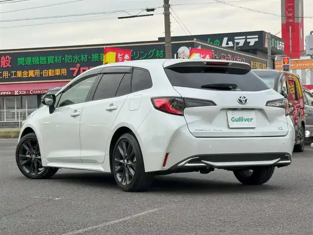 トヨタ カローラツーリング ハイブリッド ダブルバイビー 愛知県 2023(令5)年 1.9万km プラチナホワイトパールマイカ ディーラー整備記録簿R6.R7//ワンオーナー//純正10.5インチナビ/フルセグ/BT/Miracast/USB//前席シートヒーター//ステアリングヒーター//トヨタセーフティセンス/・プリクラッシュセーフティー/・レーンディーパーチャーアラート/・ブラインドスポットモニター/・プロアクティブドライビングアシスト/・クリアランスソナー/・リアクロストラフィックアラート/・パーキングサポートブレーキ/・安心降車アシスト/・ロードサインアシスト/・レーダークルーズコントロール/・横滑り防止機能//100V電源//テレビキャンセラー//バックカメラ//ビルドインETC2.0//ハーフレザーシート//革巻きステアリング//オートブレーキホールド//LEDヘッドライト/フォグランプ//純正17インチAW//オートリトラウインカーミラー//純正フロアマット//純正ドアバイザー//プッシュスタート//スマートキー/スペアキー//ステアリングスイッチ//ISOFIX//取扱説明書/保証書