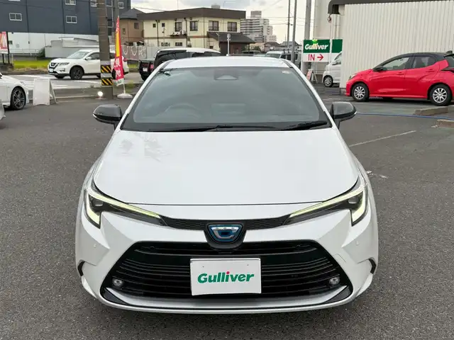 トヨタ カローラツーリング ハイブリッド ダブルバイビー 愛知県 2023(令5)年 1.9万km プラチナホワイトパールマイカ ディーラー整備記録簿R6.R7//ワンオーナー//純正10.5インチナビ/フルセグ/BT/Miracast/USB//前席シートヒーター//ステアリングヒーター//トヨタセーフティセンス/・プリクラッシュセーフティー/・レーンディーパーチャーアラート/・ブラインドスポットモニター/・プロアクティブドライビングアシスト/・クリアランスソナー/・リアクロストラフィックアラート/・パーキングサポートブレーキ/・安心降車アシスト/・ロードサインアシスト/・レーダークルーズコントロール/・横滑り防止機能//100V電源//テレビキャンセラー//バックカメラ//ビルドインETC2.0//ハーフレザーシート//革巻きステアリング//オートブレーキホールド//LEDヘッドライト/フォグランプ//純正17インチAW//オートリトラウインカーミラー//純正フロアマット//純正ドアバイザー//プッシュスタート//スマートキー/スペアキー//ステアリングスイッチ//ISOFIX//取扱説明書/保証書