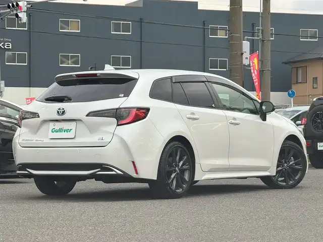 トヨタ カローラツーリング ハイブリッド ダブルバイビー 愛知県 2023(令5)年 1.9万km プラチナホワイトパールマイカ ディーラー整備記録簿R6.R7//ワンオーナー//純正10.5インチナビ/フルセグ/BT/Miracast/USB//前席シートヒーター//ステアリングヒーター//トヨタセーフティセンス/・プリクラッシュセーフティー/・レーンディーパーチャーアラート/・ブラインドスポットモニター/・プロアクティブドライビングアシスト/・クリアランスソナー/・リアクロストラフィックアラート/・パーキングサポートブレーキ/・安心降車アシスト/・ロードサインアシスト/・レーダークルーズコントロール/・横滑り防止機能//100V電源//テレビキャンセラー//バックカメラ//ビルドインETC2.0//ハーフレザーシート//革巻きステアリング//オートブレーキホールド//LEDヘッドライト/フォグランプ//純正17インチAW//オートリトラウインカーミラー//純正フロアマット//純正ドアバイザー//プッシュスタート//スマートキー/スペアキー//ステアリングスイッチ//ISOFIX//取扱説明書/保証書