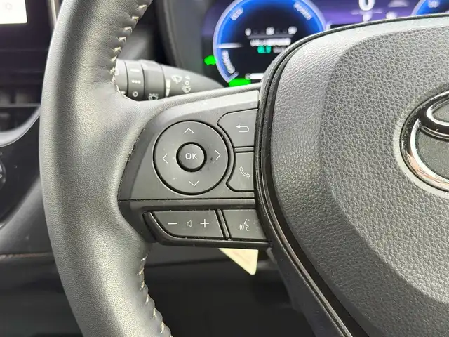 トヨタ カローラツーリング ハイブリッド ダブルバイビー 愛知県 2023(令5)年 1.9万km プラチナホワイトパールマイカ ディーラー整備記録簿R6.R7//ワンオーナー//純正10.5インチナビ/フルセグ/BT/Miracast/USB//前席シートヒーター//ステアリングヒーター//トヨタセーフティセンス/・プリクラッシュセーフティー/・レーンディーパーチャーアラート/・ブラインドスポットモニター/・プロアクティブドライビングアシスト/・クリアランスソナー/・リアクロストラフィックアラート/・パーキングサポートブレーキ/・安心降車アシスト/・ロードサインアシスト/・レーダークルーズコントロール/・横滑り防止機能//100V電源//テレビキャンセラー//バックカメラ//ビルドインETC2.0//ハーフレザーシート//革巻きステアリング//オートブレーキホールド//LEDヘッドライト/フォグランプ//純正17インチAW//オートリトラウインカーミラー//純正フロアマット//純正ドアバイザー//プッシュスタート//スマートキー/スペアキー//ステアリングスイッチ//ISOFIX//取扱説明書/保証書