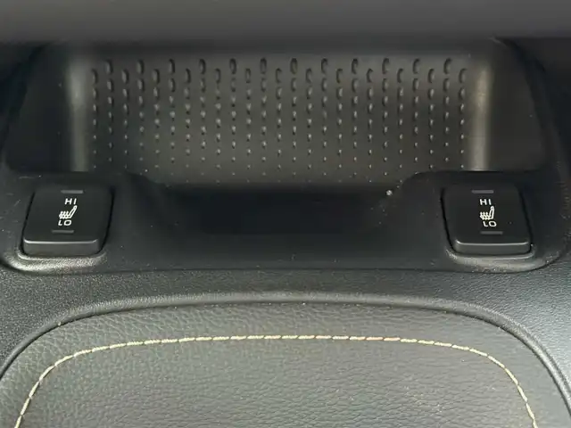 トヨタ カローラツーリング ハイブリッド ダブルバイビー 愛知県 2023(令5)年 1.9万km プラチナホワイトパールマイカ ディーラー整備記録簿R6.R7//ワンオーナー//純正10.5インチナビ/フルセグ/BT/Miracast/USB//前席シートヒーター//ステアリングヒーター//トヨタセーフティセンス/・プリクラッシュセーフティー/・レーンディーパーチャーアラート/・ブラインドスポットモニター/・プロアクティブドライビングアシスト/・クリアランスソナー/・リアクロストラフィックアラート/・パーキングサポートブレーキ/・安心降車アシスト/・ロードサインアシスト/・レーダークルーズコントロール/・横滑り防止機能//100V電源//テレビキャンセラー//バックカメラ//ビルドインETC2.0//ハーフレザーシート//革巻きステアリング//オートブレーキホールド//LEDヘッドライト/フォグランプ//純正17インチAW//オートリトラウインカーミラー//純正フロアマット//純正ドアバイザー//プッシュスタート//スマートキー/スペアキー//ステアリングスイッチ//ISOFIX//取扱説明書/保証書