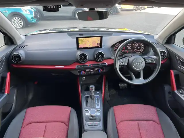 アウディ Ｑ２ ハッシュタグ パッション 山梨県 2019(令1)年 4万km ミトスブラックメタリック ３００台限定車　/黒赤シート　/バーチャルＣ/アシスタンスＰ/純正ＭＭＩナビ/Ｂカメラ/Ｃセンサー/フルセグ/カープレイ/ＢＴ/ＣＤ/ＤＶＤ/ＡＣＣ/ＢＳＡ/ＬＫＡ/前シートＨ/専用１９ＡＷ/Ａハイビーム