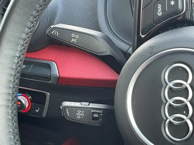 アウディ Ｑ２ ハッシュタグ パッション 山梨県 2019(令1)年 4万km ミトスブラックメタリック ３００台限定車　/黒赤シート　/バーチャルＣ/アシスタンスＰ/純正ＭＭＩナビ/Ｂカメラ/Ｃセンサー/フルセグ/カープレイ/ＢＴ/ＣＤ/ＤＶＤ/ＡＣＣ/ＢＳＡ/ＬＫＡ/前シートＨ/専用１９ＡＷ/Ａハイビーム