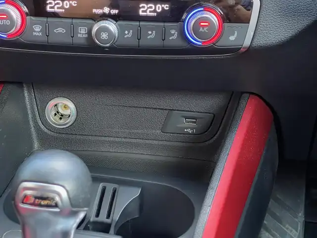 アウディ Ｑ２ ハッシュタグ パッション 山梨県 2019(令1)年 4万km ミトスブラックメタリック ３００台限定車　/黒赤シート　/バーチャルＣ/アシスタンスＰ/純正ＭＭＩナビ/Ｂカメラ/Ｃセンサー/フルセグ/カープレイ/ＢＴ/ＣＤ/ＤＶＤ/ＡＣＣ/ＢＳＡ/ＬＫＡ/前シートＨ/専用１９ＡＷ/Ａハイビーム