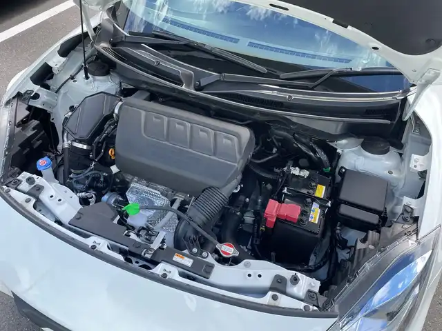 スズキ スイフト スポーツ 神奈川県 2023(令5)年 2.1万km ピュアホワイトP KENOWOOD製8V型SDナビ（MPV-S708L）/Bluetooth/CD/DVD/iPod/フルセグ/USB/全周囲カメラ/アクティブクルーズコントロール/純正エアロ/デジタルインナーミラー/ブラインドスポットモニター/シートヒーター/パドルシフト/専用フットペダル/専用シート/純正アルミホイール/LEDヘッドライト/ETC/コーナーセンサー/デュアルセンサーブレーキサポート/アイドリングストップ/レーンキープアシスト/横滑り防止装置/カーテンエアバック