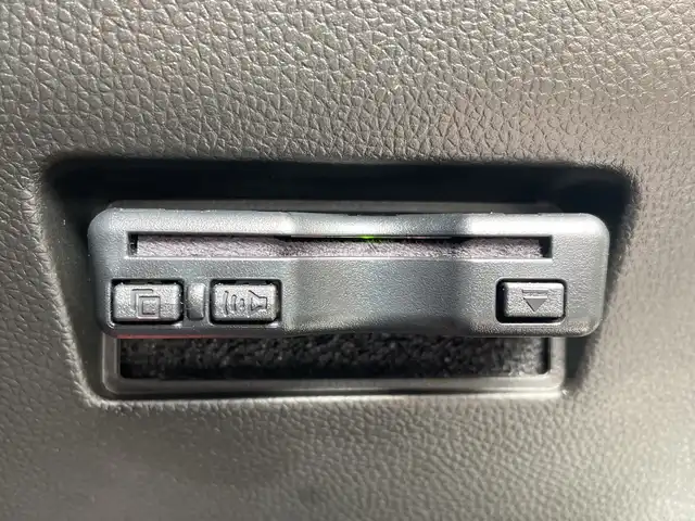 スズキ スイフト スポーツ 神奈川県 2023(令5)年 2.1万km ピュアホワイトP KENOWOOD製8V型SDナビ（MPV-S708L）/Bluetooth/CD/DVD/iPod/フルセグ/USB/全周囲カメラ/アクティブクルーズコントロール/純正エアロ/デジタルインナーミラー/ブラインドスポットモニター/シートヒーター/パドルシフト/専用フットペダル/専用シート/純正アルミホイール/LEDヘッドライト/ETC/コーナーセンサー/デュアルセンサーブレーキサポート/アイドリングストップ/レーンキープアシスト/横滑り防止装置/カーテンエアバック