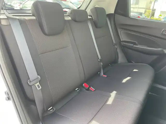 スズキ スイフト スポーツ 神奈川県 2023(令5)年 2.1万km ピュアホワイトP KENOWOOD製8V型SDナビ（MPV-S708L）/Bluetooth/CD/DVD/iPod/フルセグ/USB/全周囲カメラ/アクティブクルーズコントロール/純正エアロ/デジタルインナーミラー/ブラインドスポットモニター/シートヒーター/パドルシフト/専用フットペダル/専用シート/純正アルミホイール/LEDヘッドライト/ETC/コーナーセンサー/デュアルセンサーブレーキサポート/アイドリングストップ/レーンキープアシスト/横滑り防止装置/カーテンエアバック