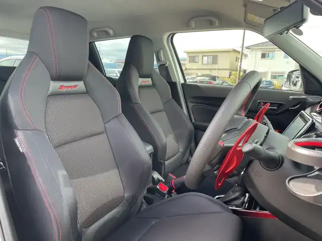 スズキ スイフト スポーツ 神奈川県 2023(令5)年 2.1万km ピュアホワイトP KENOWOOD製8V型SDナビ（MPV-S708L）/Bluetooth/CD/DVD/iPod/フルセグ/USB/全周囲カメラ/アクティブクルーズコントロール/純正エアロ/デジタルインナーミラー/ブラインドスポットモニター/シートヒーター/パドルシフト/専用フットペダル/専用シート/純正アルミホイール/LEDヘッドライト/ETC/コーナーセンサー/デュアルセンサーブレーキサポート/アイドリングストップ/レーンキープアシスト/横滑り防止装置/カーテンエアバック