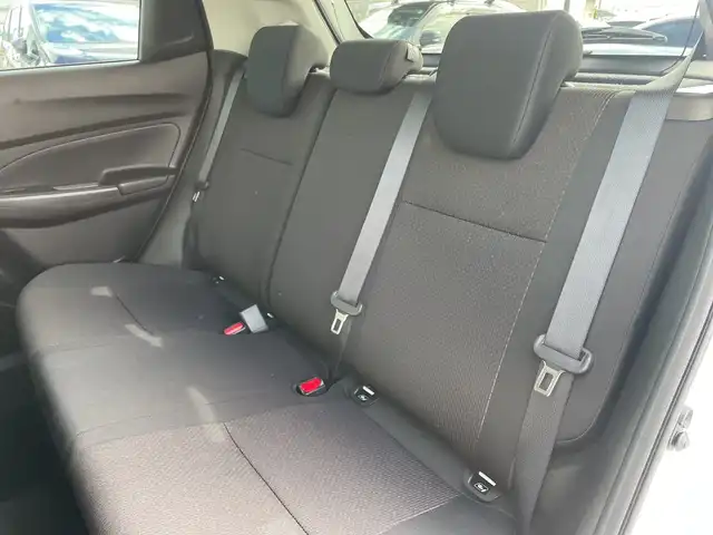 スズキ スイフト スポーツ 神奈川県 2023(令5)年 2.1万km ピュアホワイトP KENOWOOD製8V型SDナビ（MPV-S708L）/Bluetooth/CD/DVD/iPod/フルセグ/USB/全周囲カメラ/アクティブクルーズコントロール/純正エアロ/デジタルインナーミラー/ブラインドスポットモニター/シートヒーター/パドルシフト/専用フットペダル/専用シート/純正アルミホイール/LEDヘッドライト/ETC/コーナーセンサー/デュアルセンサーブレーキサポート/アイドリングストップ/レーンキープアシスト/横滑り防止装置/カーテンエアバック