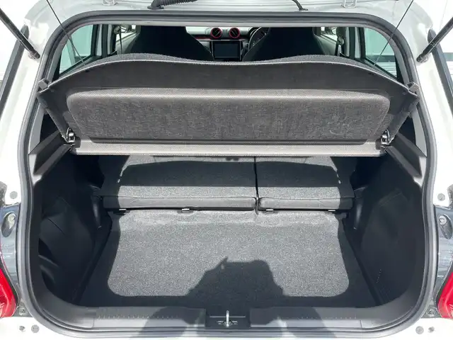スズキ スイフト スポーツ 神奈川県 2023(令5)年 2.1万km ピュアホワイトP KENOWOOD製8V型SDナビ（MPV-S708L）/Bluetooth/CD/DVD/iPod/フルセグ/USB/全周囲カメラ/アクティブクルーズコントロール/純正エアロ/デジタルインナーミラー/ブラインドスポットモニター/シートヒーター/パドルシフト/専用フットペダル/専用シート/純正アルミホイール/LEDヘッドライト/ETC/コーナーセンサー/デュアルセンサーブレーキサポート/アイドリングストップ/レーンキープアシスト/横滑り防止装置/カーテンエアバック