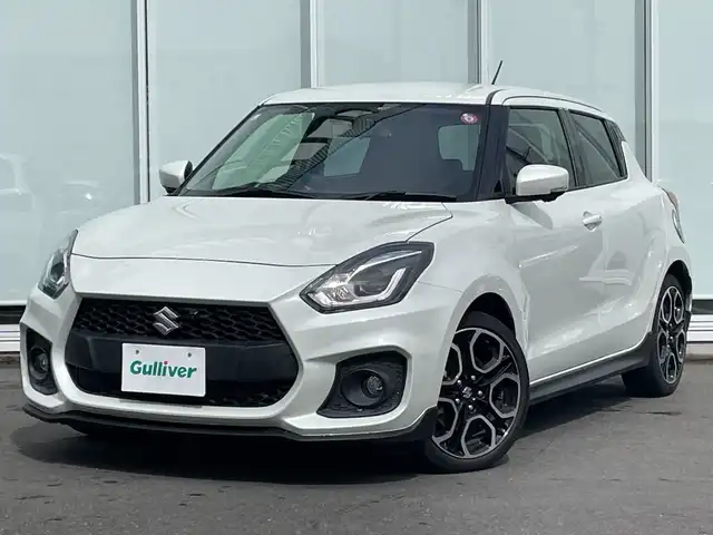 スズキ スイフト スポーツ 神奈川県 2023(令5)年 2.1万km ピュアホワイトP KENOWOOD製8V型SDナビ（MPV-S708L）/Bluetooth/CD/DVD/iPod/フルセグ/USB/全周囲カメラ/アクティブクルーズコントロール/純正エアロ/デジタルインナーミラー/ブラインドスポットモニター/シートヒーター/パドルシフト/専用フットペダル/専用シート/純正アルミホイール/LEDヘッドライト/ETC/コーナーセンサー/デュアルセンサーブレーキサポート/アイドリングストップ/レーンキープアシスト/横滑り防止装置/カーテンエアバック