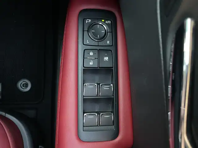 レクサス ＲＸ 300 Fスポーツ 福岡県 2019(令1)年 2万km ホワイトノーヴァガラスフレーク ワンオーナー/純正メーカーナビ/（Bluetooth対応/フルセグTV/AM/FM）/サンルーフ/ブラインドスポットモニター/ヘッドアップディスプレイ/クルーズコントロール/パドルシフト/360度カメラ/バックカメラ/全席パワーシート（運転席メモリ付）/前席シートヒーター/前席エアーシート/ステアリングヒーター/ドライブレコーダー/パワーバックドア/レザーシート/純正アルミホイール/純正フロアマット/プッシュスタート/アイドリングストップ/保証書/取扱説明書/スペアキー/スマートキー/カードキー