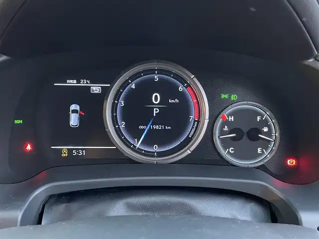 レクサス ＲＸ 300 Fスポーツ 福岡県 2019(令1)年 2万km ホワイトノーヴァガラスフレーク ワンオーナー/純正メーカーナビ/（Bluetooth対応/フルセグTV/AM/FM）/サンルーフ/ブラインドスポットモニター/ヘッドアップディスプレイ/クルーズコントロール/パドルシフト/360度カメラ/バックカメラ/全席パワーシート（運転席メモリ付）/前席シートヒーター/前席エアーシート/ステアリングヒーター/ドライブレコーダー/パワーバックドア/レザーシート/純正アルミホイール/純正フロアマット/プッシュスタート/アイドリングストップ/保証書/取扱説明書/スペアキー/スマートキー/カードキー
