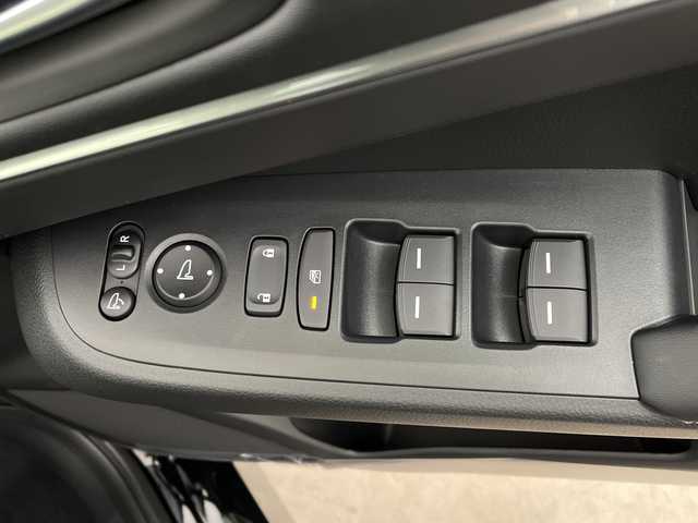 ホンダ ヴェゼル ハイブリッド e:HEV Z 鹿児島県 2025(令7)年 0.1千km クリスタルブラックパール 登録済未使用車/ホンダセンシング/レーダークルーズコントロール/ビルトインETC2・0/バックカメラ/純正ナビ/(BT/AM/FM/フルセグTV)/Applecarplay/Androidauto/革巻きステアリング/ステアリングスイッチ/ステアリングヒーター/電動リアゲート/チップアップシート/ハーフレザーシート/前席シートヒーター/純正18インチアルミホイール/レーンキープアシスト/オートマチックハイビーム/ブラインドスポットモニター/純正LEDヘッドライト/ワイヤレス充電/電動パーキングブレーキ/オートホールド/前後コーナーセンサー/保証書/取扱説明書/スペアキー