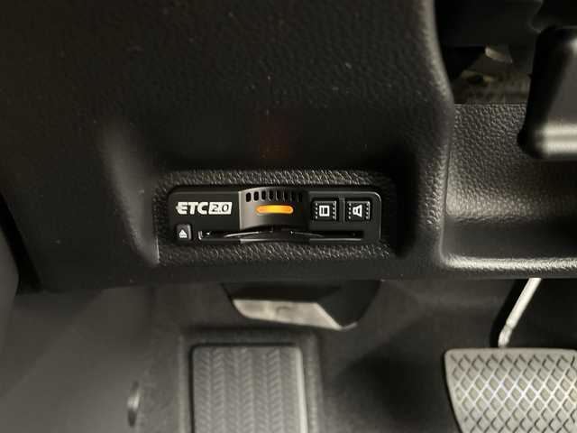 ホンダ ヴェゼル ハイブリッド e:HEV Z 鹿児島県 2025(令7)年 0.1千km クリスタルブラックパール 登録済未使用車/ホンダセンシング/レーダークルーズコントロール/ビルトインETC2・0/バックカメラ/純正ナビ/(BT/AM/FM/フルセグTV)/Applecarplay/Androidauto/革巻きステアリング/ステアリングスイッチ/ステアリングヒーター/電動リアゲート/チップアップシート/ハーフレザーシート/前席シートヒーター/純正18インチアルミホイール/レーンキープアシスト/オートマチックハイビーム/ブラインドスポットモニター/純正LEDヘッドライト/ワイヤレス充電/電動パーキングブレーキ/オートホールド/前後コーナーセンサー/保証書/取扱説明書/スペアキー