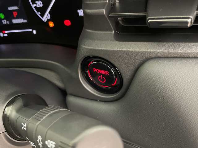 ホンダ ヴェゼル ハイブリッド e:HEV Z 鹿児島県 2025(令7)年 0.1千km クリスタルブラックパール 登録済未使用車/ホンダセンシング/レーダークルーズコントロール/ビルトインETC2・0/バックカメラ/純正ナビ/(BT/AM/FM/フルセグTV)/Applecarplay/Androidauto/革巻きステアリング/ステアリングスイッチ/ステアリングヒーター/電動リアゲート/チップアップシート/ハーフレザーシート/前席シートヒーター/純正18インチアルミホイール/レーンキープアシスト/オートマチックハイビーム/ブラインドスポットモニター/純正LEDヘッドライト/ワイヤレス充電/電動パーキングブレーキ/オートホールド/前後コーナーセンサー/保証書/取扱説明書/スペアキー