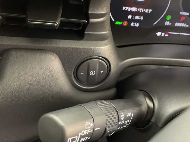 ホンダ ヴェゼル ハイブリッド e:HEV Z 鹿児島県 2025(令7)年 0.1千km クリスタルブラックパール 登録済未使用車/ホンダセンシング/レーダークルーズコントロール/ビルトインETC2・0/バックカメラ/純正ナビ/(BT/AM/FM/フルセグTV)/Applecarplay/Androidauto/革巻きステアリング/ステアリングスイッチ/ステアリングヒーター/電動リアゲート/チップアップシート/ハーフレザーシート/前席シートヒーター/純正18インチアルミホイール/レーンキープアシスト/オートマチックハイビーム/ブラインドスポットモニター/純正LEDヘッドライト/ワイヤレス充電/電動パーキングブレーキ/オートホールド/前後コーナーセンサー/保証書/取扱説明書/スペアキー