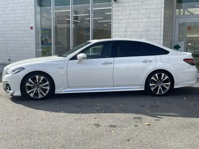 トヨタ クラウン ハイブリッド RS 鳥取県 2018(平30)年 7.5万km ホワイトパールクリスタルシャイン トヨタセーフティセンス/モデリスタエアロ/モデリスタ19AW/サンルーフ/白本革シート/・前席パワーシート/シートヒーター/ベンチレーション/ハンドルヒーター/メーカーナビ/・フルセグ/Bluetooth/CD/DVD/全方位モニター/スマートキー/プッシュスタート/ビルトインETC2.0/レーダークルーズコントロール/ブランドスポットモニター/ヘッドアップディスプレイ/オートホールド/ABS/W＆サイドエアバック/カーテンエアバック/LEDヘッドライト/オートライト/オートマチックハイビーム