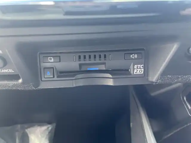 トヨタ クラウン ハイブリッド RS 鳥取県 2018(平30)年 7.5万km ホワイトパールクリスタルシャイン トヨタセーフティセンス/モデリスタエアロ/モデリスタ19AW/サンルーフ/白本革シート/・前席パワーシート/シートヒーター/ベンチレーション/ハンドルヒーター/メーカーナビ/・フルセグ/Bluetooth/CD/DVD/全方位モニター/スマートキー/プッシュスタート/ビルトインETC2.0/レーダークルーズコントロール/ブランドスポットモニター/ヘッドアップディスプレイ/オートホールド/ABS/W＆サイドエアバック/カーテンエアバック/LEDヘッドライト/オートライト/オートマチックハイビーム