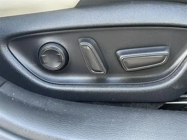 トヨタ クラウン ハイブリッド RS 鳥取県 2018(平30)年 7.5万km ホワイトパールクリスタルシャイン トヨタセーフティセンス/モデリスタエアロ/モデリスタ19AW/サンルーフ/白本革シート/・前席パワーシート/シートヒーター/ベンチレーション/ハンドルヒーター/メーカーナビ/・フルセグ/Bluetooth/CD/DVD/全方位モニター/スマートキー/プッシュスタート/ビルトインETC2.0/レーダークルーズコントロール/ブランドスポットモニター/ヘッドアップディスプレイ/オートホールド/ABS/W＆サイドエアバック/カーテンエアバック/LEDヘッドライト/オートライト/オートマチックハイビーム