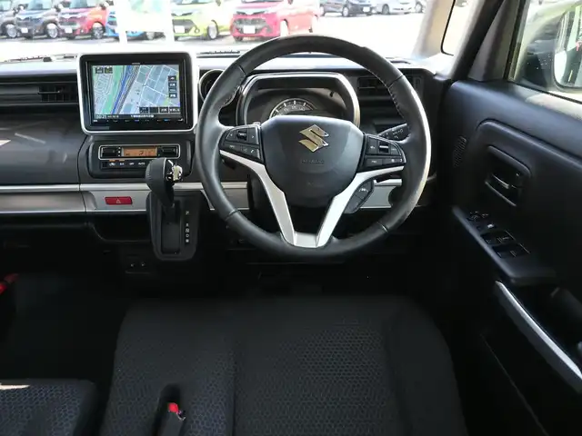 スズキ スペーシア ギア HYBRID XZターボ 千葉県 2023(令5)年 1.7万km オフブルーメタリック/ガンメタリック2トーンルーフ デュアルカメラブレーキサポート/レーダークルーズコントロール/アイドリングストップ/両側パワースライドドア/純正ナビ/地デジTV/【DVD/CD再生機能　Bluetooth接続】　/ヘッドアップディスプレイ/革巻きステアリング/パドルシフト/LEDヘッドライト/フォグライト/ウインカーミラー/純正14インチアルミホイル/サイド/カーテンエアバッグ/携帯リモコン