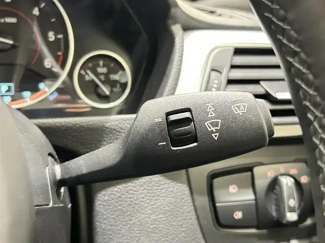 ＢＭＷ ３２０ｄ Mスポーツ 福岡県 2017(平29)年 4.8万km サファイアブラックP ＡＣＣ／ＢＳＭ　/ＭパフォーマンスＦスポイラー　/ブラックグリル　/純正ナビ　/Ｂカメラ　/Ｂｌｕｅｔｏｏｔｈ　/メモリ付パワーシート　/コンフォートアクセス　/ＬＥＤライト　/リアソナー　/純正ＯＰ１９インチＡＷ