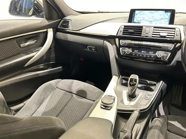 ＢＭＷ ３２０ｄ Mスポーツ 福岡県 2017(平29)年 4.8万km サファイアブラックP ＡＣＣ／ＢＳＭ　/ＭパフォーマンスＦスポイラー　/ブラックグリル　/純正ナビ　/Ｂカメラ　/Ｂｌｕｅｔｏｏｔｈ　/メモリ付パワーシート　/コンフォートアクセス　/ＬＥＤライト　/リアソナー　/純正ＯＰ１９インチＡＷ