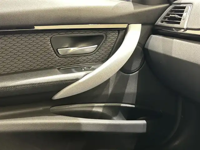 ＢＭＷ ３２０ｄ Mスポーツ 福岡県 2017(平29)年 4.8万km サファイアブラックP ＡＣＣ／ＢＳＭ　/ＭパフォーマンスＦスポイラー　/ブラックグリル　/純正ナビ　/Ｂカメラ　/Ｂｌｕｅｔｏｏｔｈ　/メモリ付パワーシート　/コンフォートアクセス　/ＬＥＤライト　/リアソナー　/純正ＯＰ１９インチＡＷ