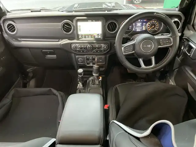 クライスラー・ジープ ジープ ラングラー アンリミテッド サハラ 佐賀県 2023(令5)年 2.8万km 黒 ４WD/メモリナビ/ワンセグテレビ/バックカメラ/純正ホイール夏タイヤ装着/クルーズコントロール/ドアバイザー/プッシュスタート/ETC２．０/純正フロアマット/ALPINEスピーカー/Bluetooth/アイドリングストップ/コーナーセンサー