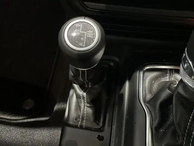 クライスラー・ジープ ジープ ラングラー アンリミテッド サハラ 佐賀県 2023(令5)年 2.8万km 黒 ４WD/メモリナビ/ワンセグテレビ/バックカメラ/純正ホイール夏タイヤ装着/クルーズコントロール/ドアバイザー/プッシュスタート/ETC２．０/純正フロアマット/ALPINEスピーカー/Bluetooth/アイドリングストップ/コーナーセンサー