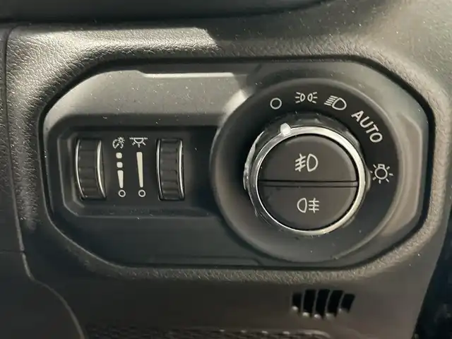 クライスラー・ジープ ジープ ラングラー アンリミテッド サハラ 佐賀県 2023(令5)年 2.8万km 黒 ４WD/メモリナビ/ワンセグテレビ/バックカメラ/純正ホイール夏タイヤ装着/クルーズコントロール/ドアバイザー/プッシュスタート/ETC２．０/純正フロアマット/ALPINEスピーカー/Bluetooth/アイドリングストップ/コーナーセンサー