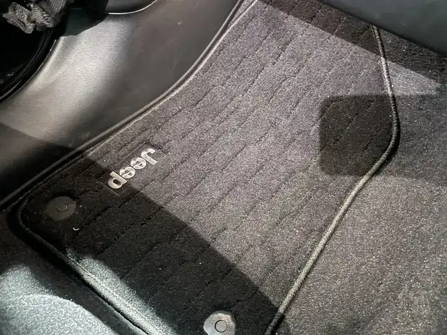 クライスラー・ジープ ジープ ラングラー アンリミテッド サハラ 佐賀県 2023(令5)年 2.8万km 黒 ４WD/メモリナビ/ワンセグテレビ/バックカメラ/純正ホイール夏タイヤ装着/クルーズコントロール/ドアバイザー/プッシュスタート/ETC２．０/純正フロアマット/ALPINEスピーカー/Bluetooth/アイドリングストップ/コーナーセンサー