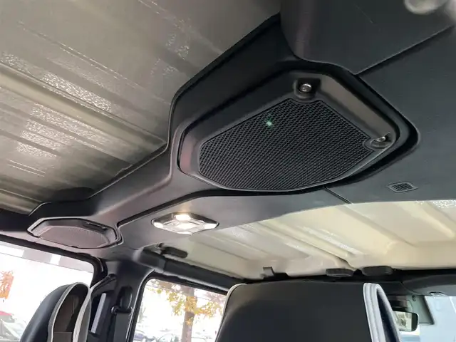 クライスラー・ジープ ジープ ラングラー アンリミテッド サハラ 佐賀県 2023(令5)年 2.8万km 黒 ４WD/メモリナビ/ワンセグテレビ/バックカメラ/純正ホイール夏タイヤ装着/クルーズコントロール/ドアバイザー/プッシュスタート/ETC２．０/純正フロアマット/ALPINEスピーカー/Bluetooth/アイドリングストップ/コーナーセンサー