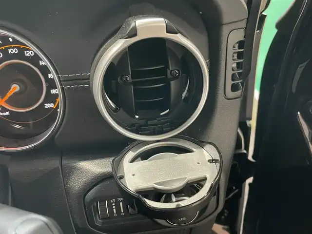 クライスラー・ジープ ジープ ラングラー アンリミテッド サハラ 佐賀県 2023(令5)年 2.8万km 黒 ４WD/メモリナビ/ワンセグテレビ/バックカメラ/純正ホイール夏タイヤ装着/クルーズコントロール/ドアバイザー/プッシュスタート/ETC２．０/純正フロアマット/ALPINEスピーカー/Bluetooth/アイドリングストップ/コーナーセンサー