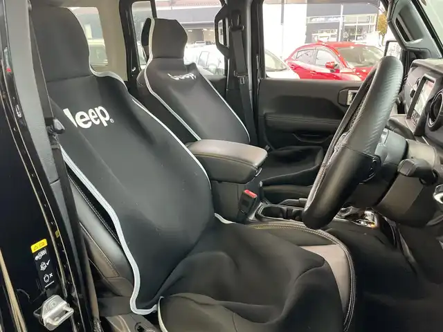 クライスラー・ジープ ジープ ラングラー アンリミテッド サハラ 佐賀県 2023(令5)年 2.8万km 黒 ４WD/メモリナビ/ワンセグテレビ/バックカメラ/純正ホイール夏タイヤ装着/クルーズコントロール/ドアバイザー/プッシュスタート/ETC２．０/純正フロアマット/ALPINEスピーカー/Bluetooth/アイドリングストップ/コーナーセンサー